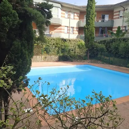 Avec Parking Et Piscine - Proche Airport